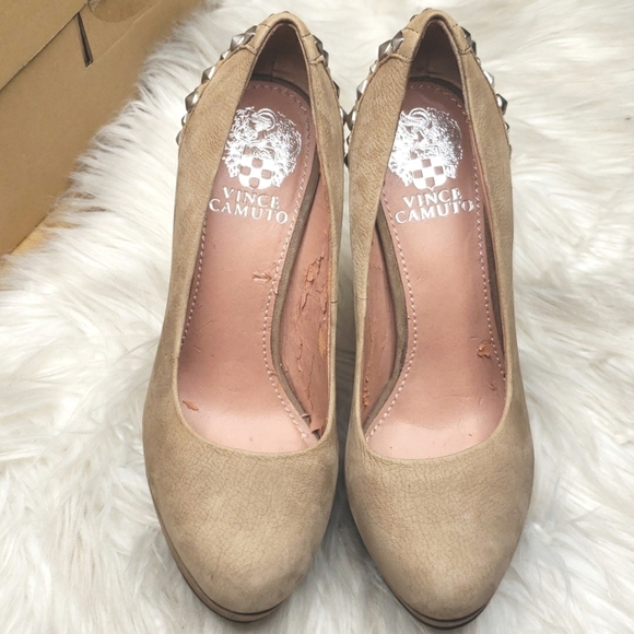 VINCE CAMUTO Malaya Pump Tan studded 6B - Picture 5 of 12